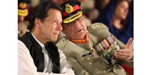 पाकिस्तान: इमरान का यूटर्न, अपनी सरकार गिराने के लिए पूर्व सेना प्रमुख बाजवा को बताया जिम्मेदार